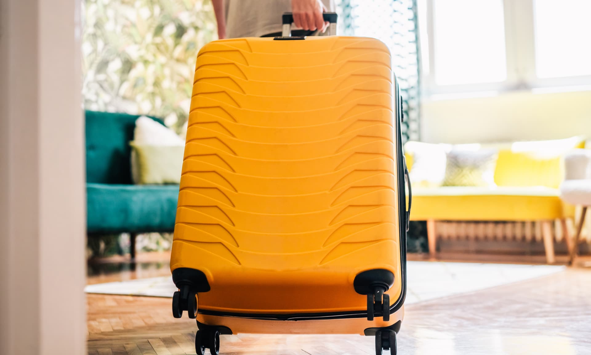 Rolling suitcase