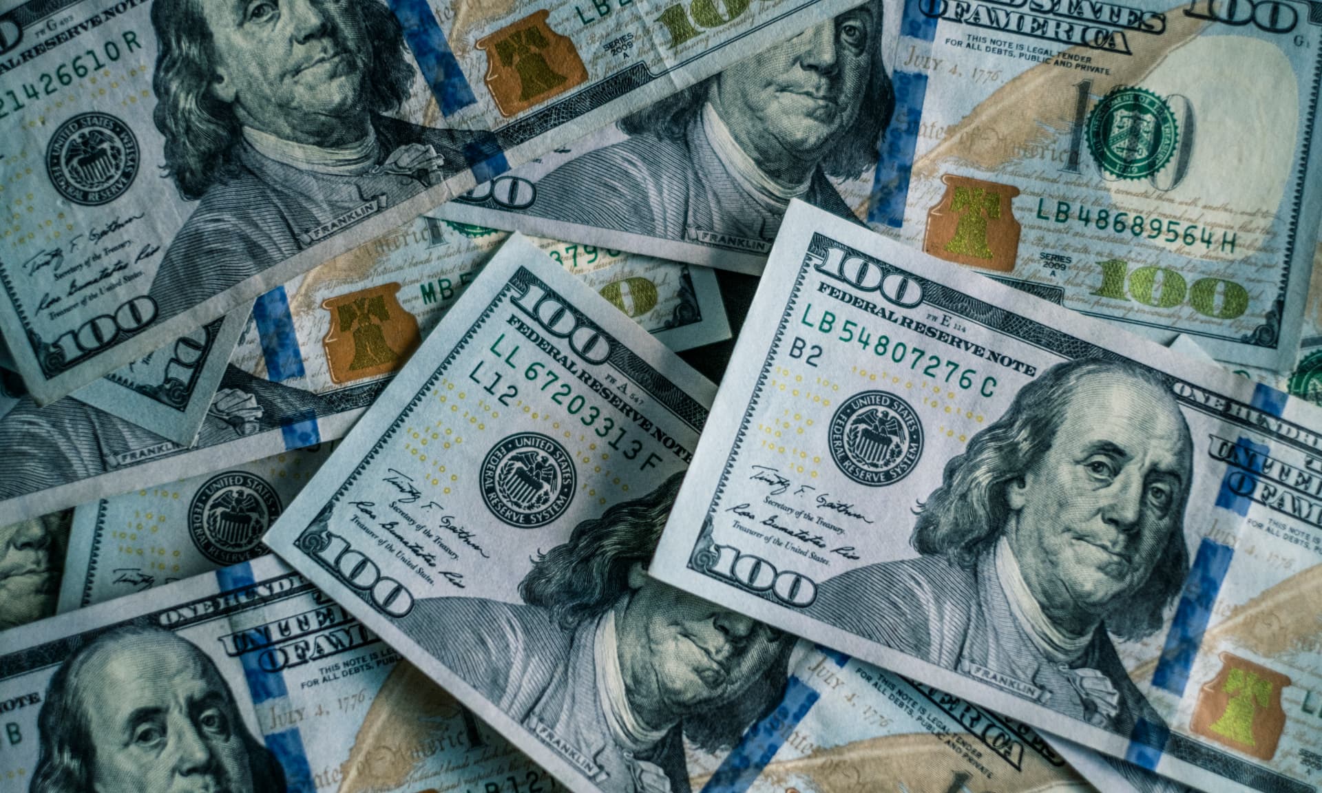 Cash in 100 dollar bills